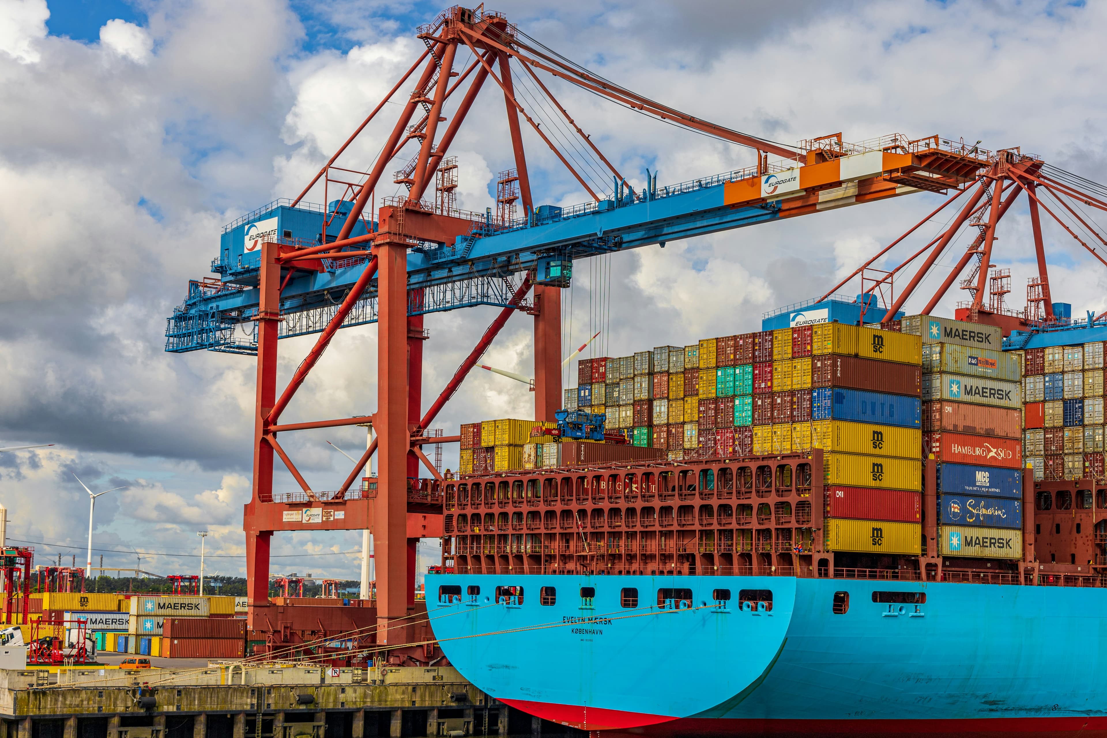 Port operations with cargo containers